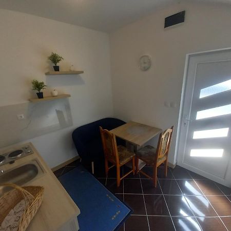 Studio Apartman Sutic Kaštel Novi Esterno foto