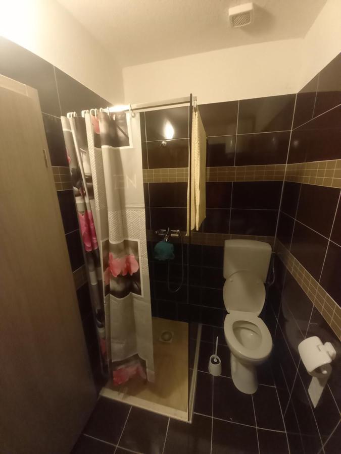 Studio Apartman Sutic Kaštel Novi Esterno foto