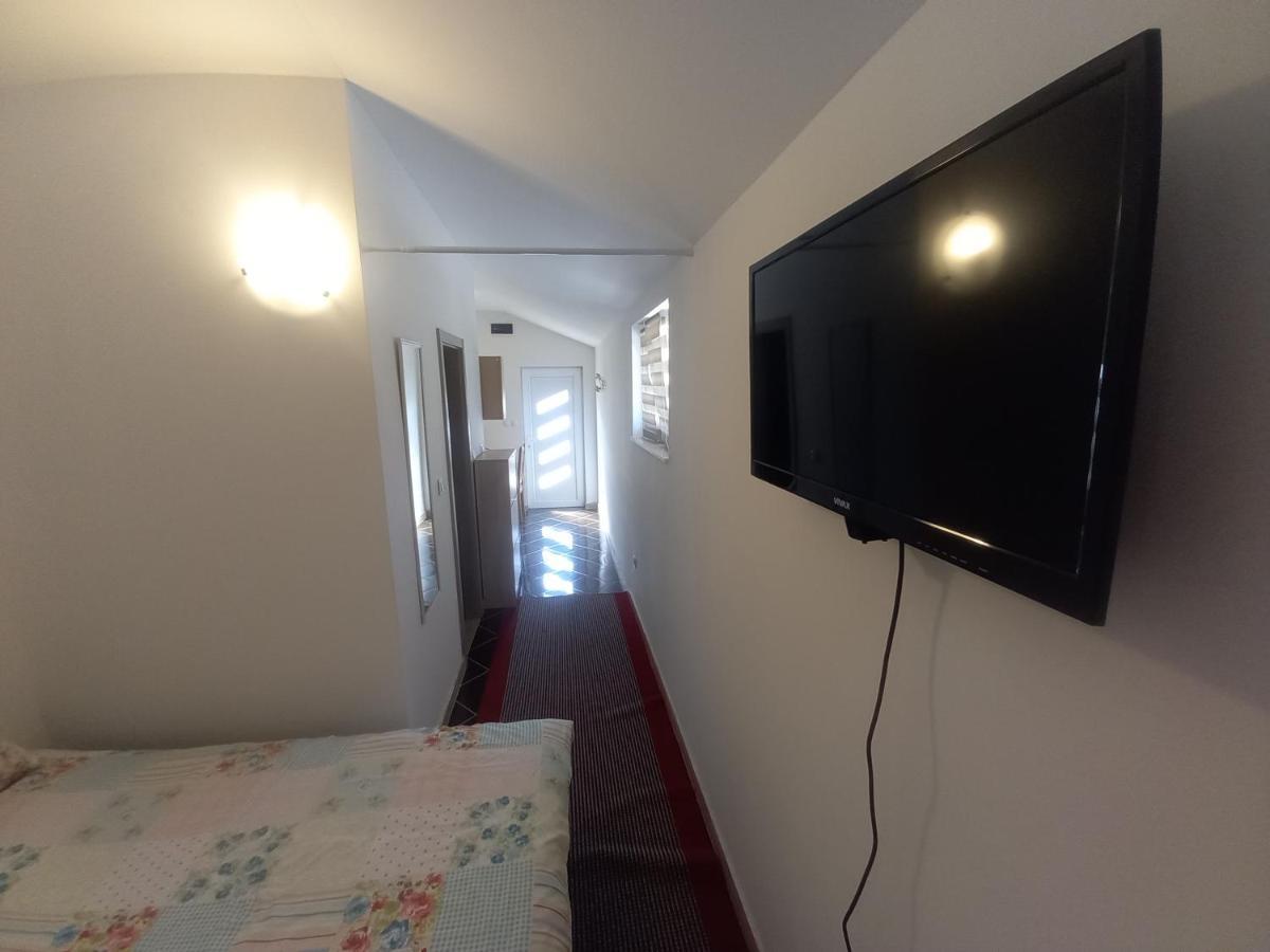 Studio Apartman Sutic Kaštel Novi Esterno foto
