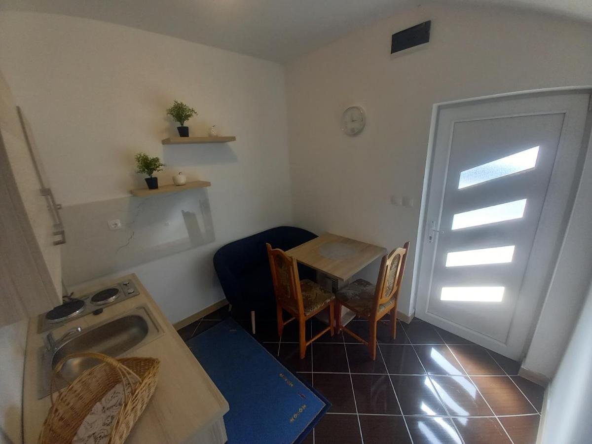 Studio Apartman Sutic Kaštel Novi Esterno foto